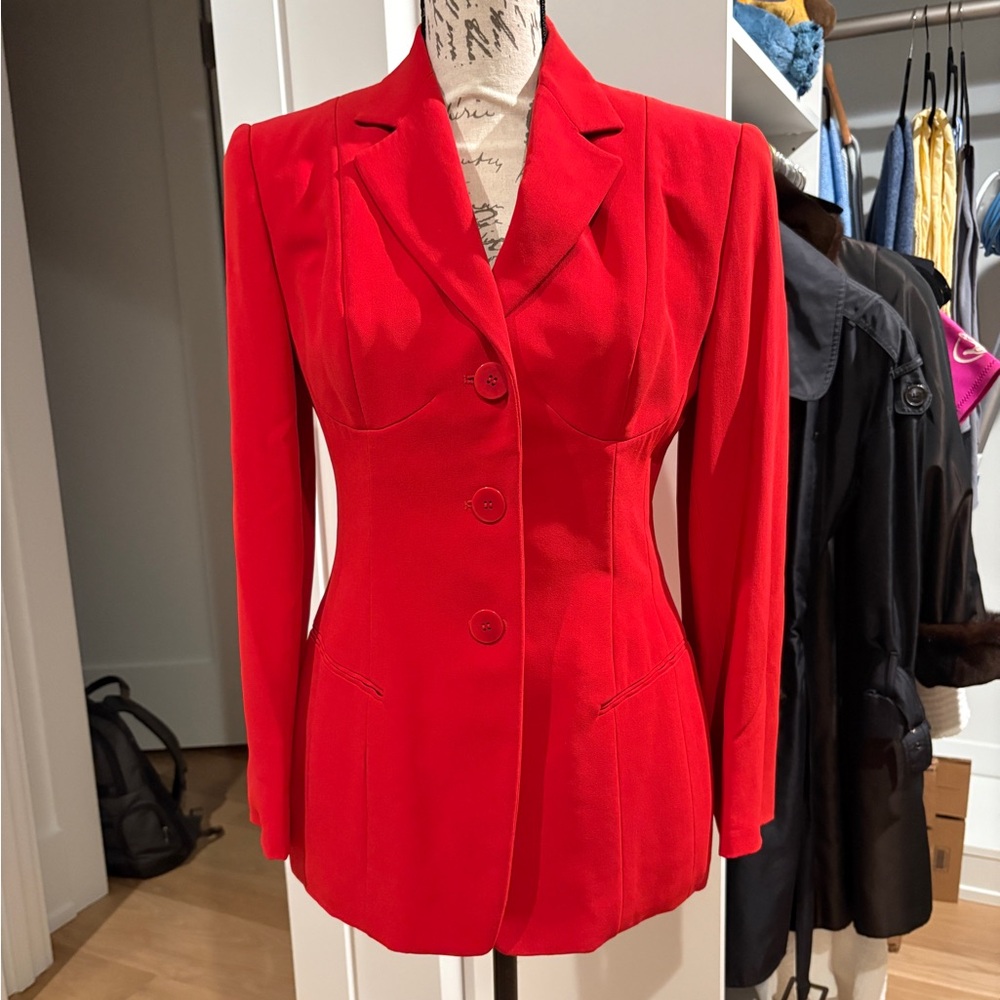 Donna Karan fitted jacket blazer vintage size 8 
Gorgeous